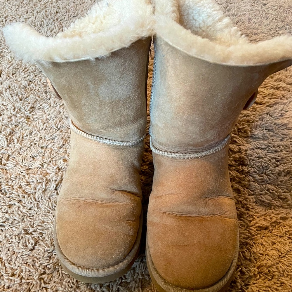 Size 8 Bailey Button Chestnut Ugg Boots